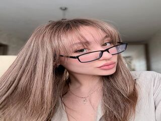 cam girl playing with dildo LunaTimer