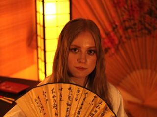 naked girl with live cam MandiKressierer