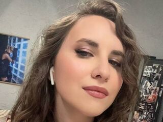 topless camgirl MaybelPetzel