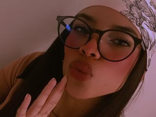 naughty camgirl masturbating with vibrator MeliWain