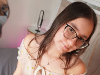 closeup webcam MiaHilfiger