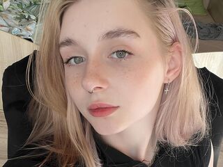 naked camgirl masturbating with dildo MiaMerek