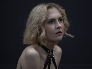 camwhore fingering shaved pussy MilaVeyra