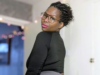 naked girl with webcam masturbating with vibrator MilkyMarie