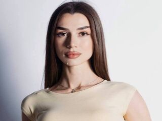 naughty camgirl fingering shaved pussy MyriamDonalson