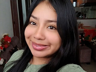 camslut topless NoaBaker