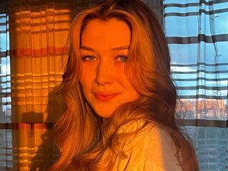 topless webcam girl NoaWinslow