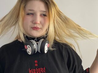 masturbating cam girl PilarVanhee