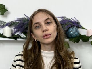 naked camgirl masturbating QuennaGammell