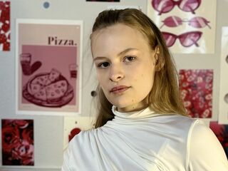 nude webcam girl picture RaeannCeronsky