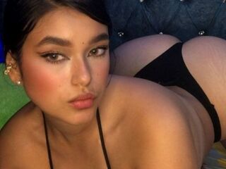 naked camgirl ScarletSimonz