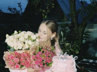 girl webcam show SharlynHazelton