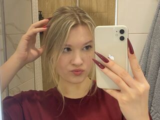 fingering camgirl SkyeDavi