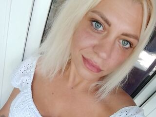 camwhore fingering shaved pussy StasyTraiin