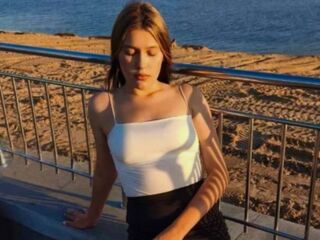 nude cam girl photo SuziBarringer