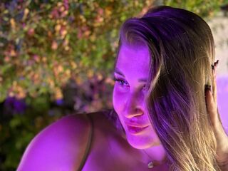 naughty camgirl masturbating TarahZullo
