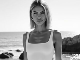 naked girl with webcam masturbating with vibrator TiannaGalaher