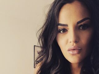 topless webcam girl ValentinaValee