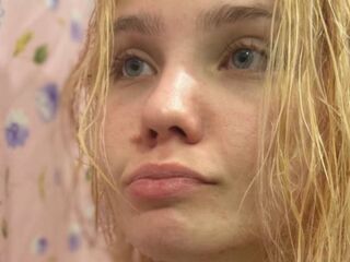 beautiful girl YallyGreen