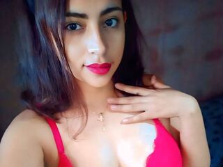 cam girl playing with sextoy YessicaOrtiz