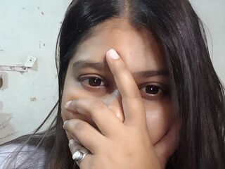 camwhore nude ZubiaKhan