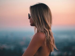 nude webcamgirl pic aliva